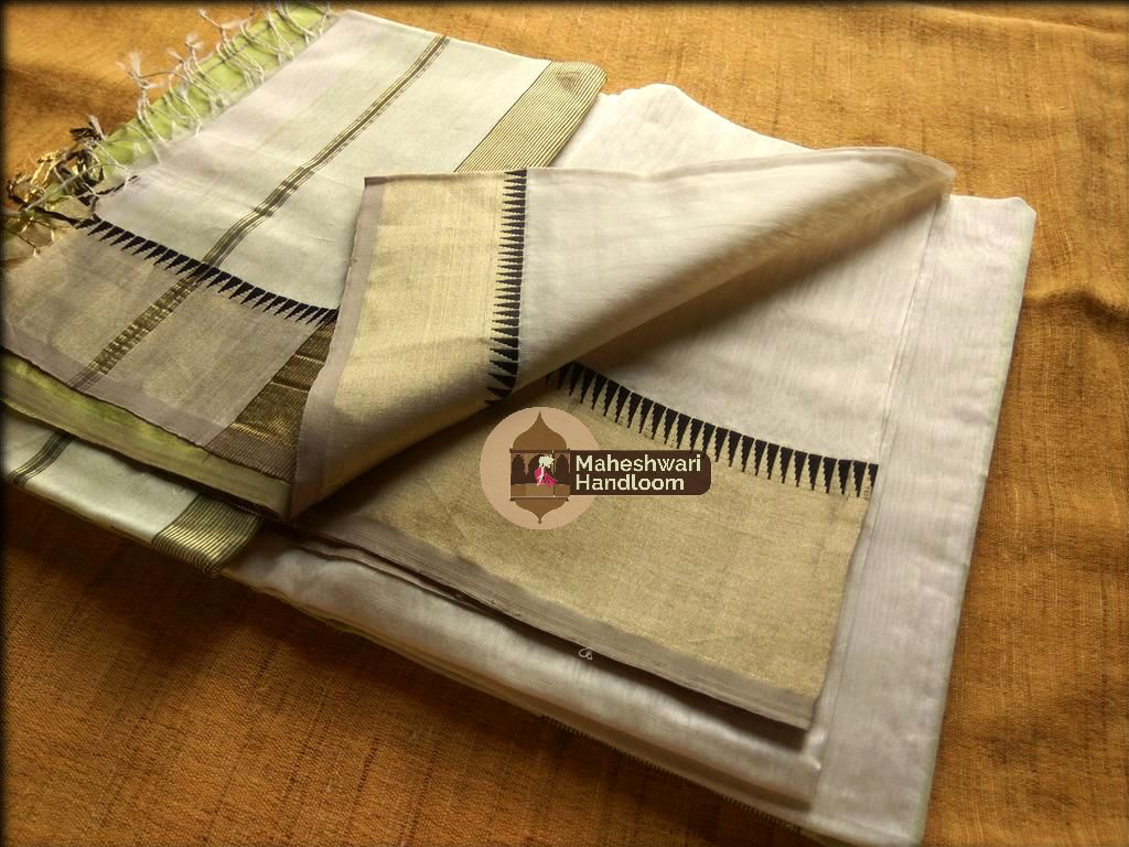 Shopping in Maheshwar